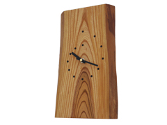 「掛け時計」<br />
廃材利用の自作クロック。<br />
自然の木目の美しさを痛感。